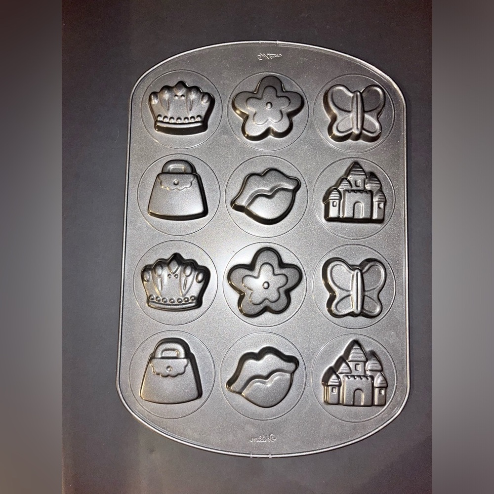 Wilton Ultra Bake 12 Cavity Girl Cookie Pan Castle Butterfly Purse Lips Crown